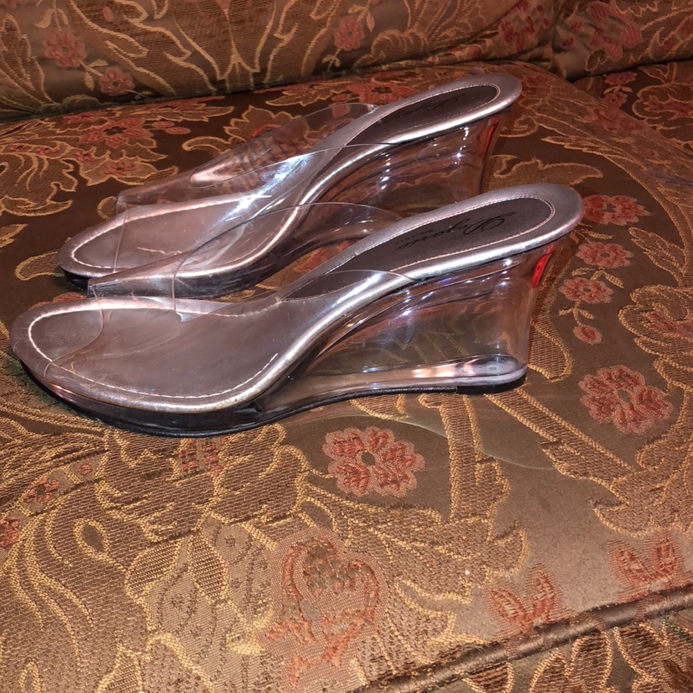 Dezario Lucite Wedges